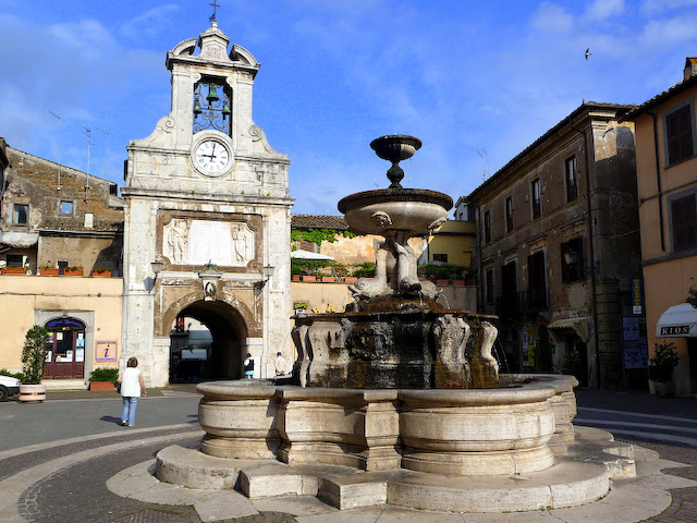 Piazza, Sutri